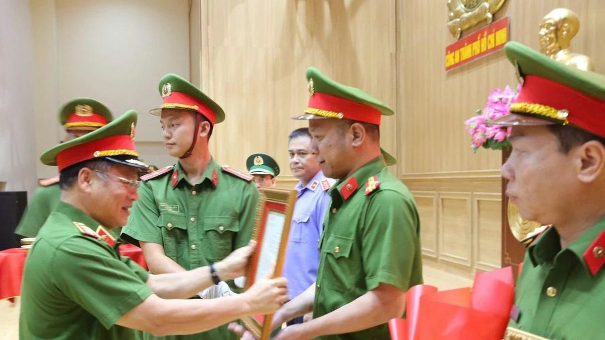 Khen thưởng 'nóng' các đơn vị triệt phá đường dây ma túy xuyên quốc gia - Báo Tiền Phong