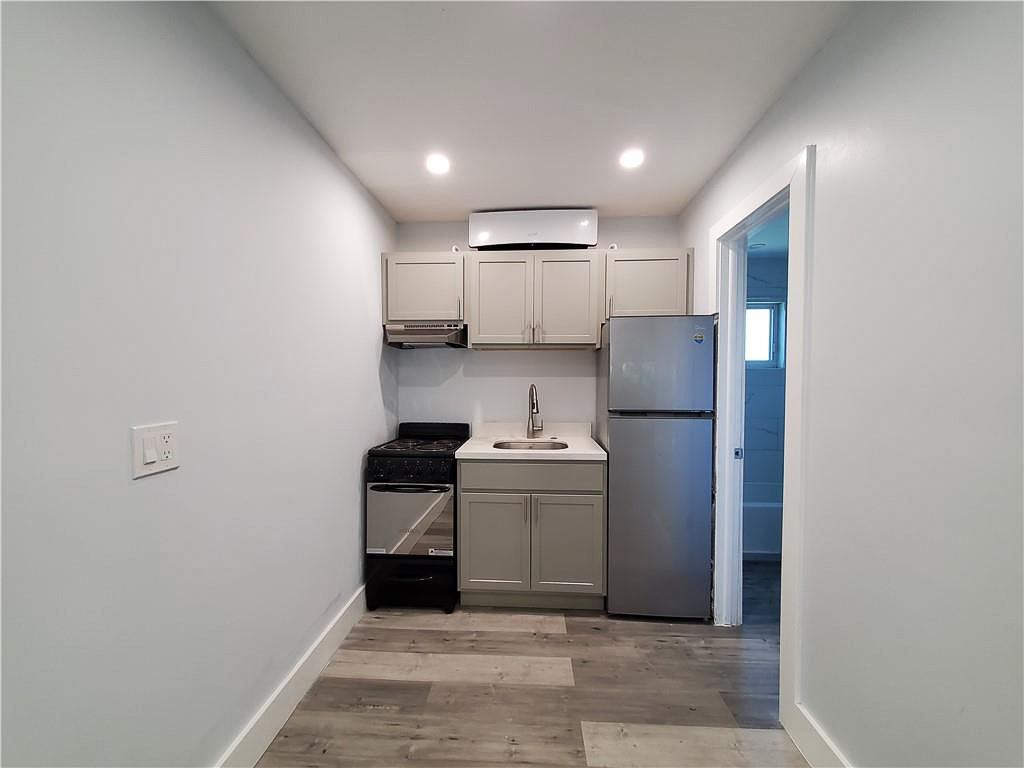 Updated Hollywood 4Plex! property photo 20