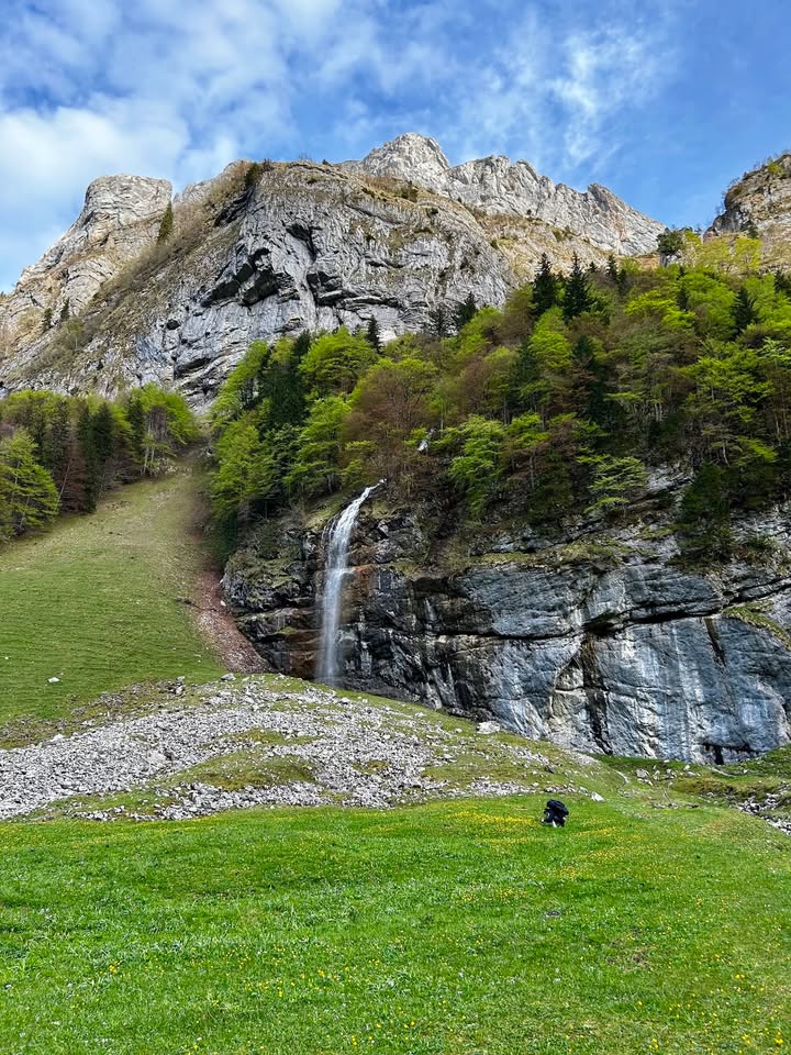 Khám phá thác nước Wasserfall Seealp điểm trekking tuyệt đẹp tại Thụy Sĩ