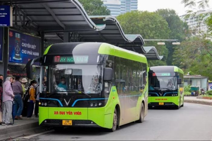 Sở Xây dựng Hà Nội đề xuất miễn phí vé xe buýt, tàu điện trên cao trong dịp lễ - Đài Phát thanh và truyền hình Hà Nội