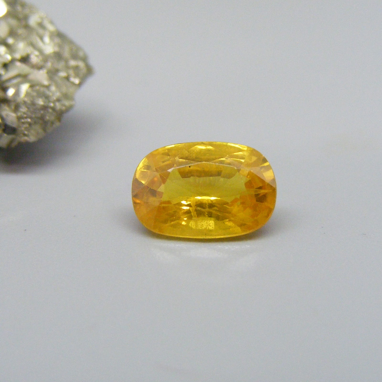 Natural bangkok Yellow Sappire 2.11 cts