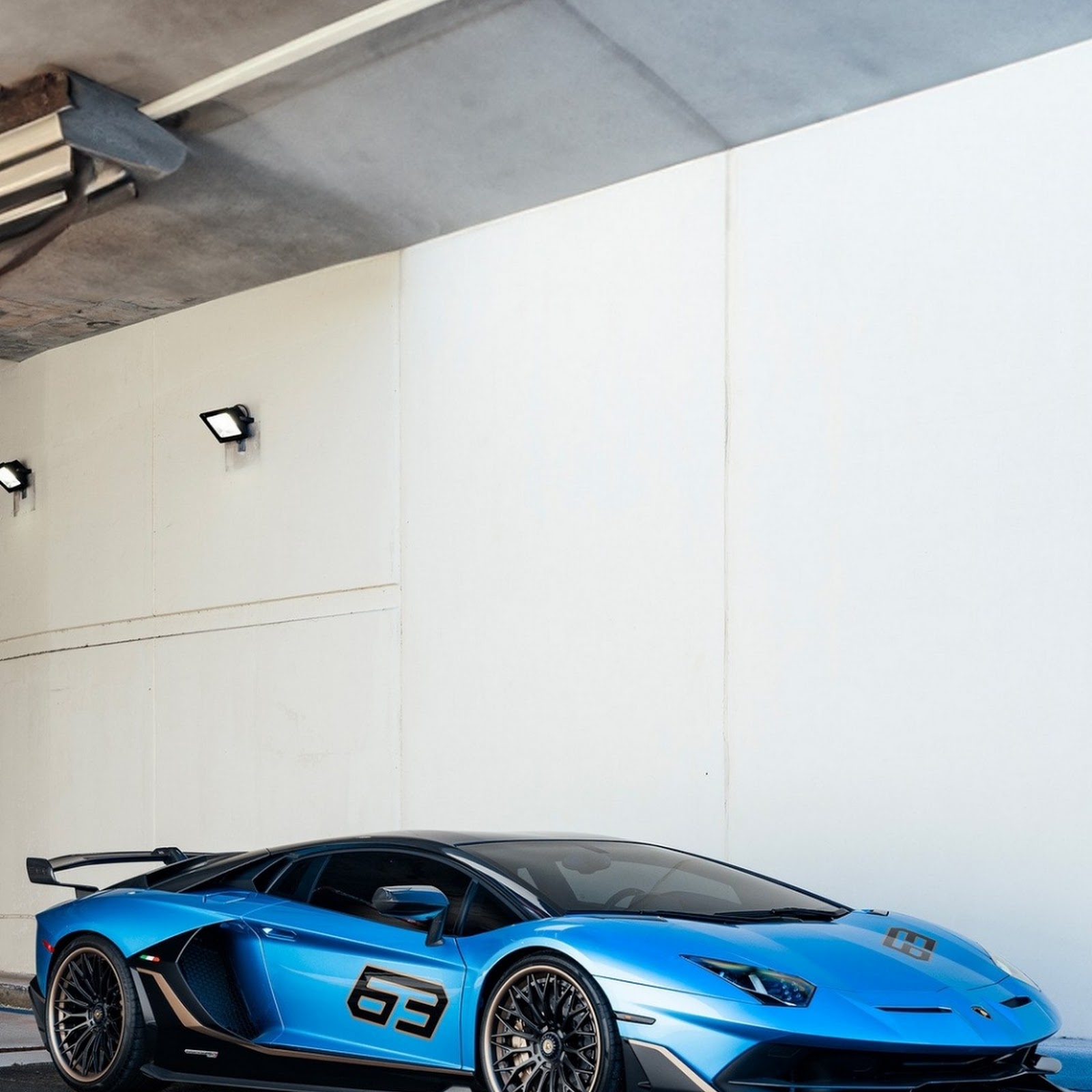 Download Lamborghini Aventador SVJ 63 iPhone