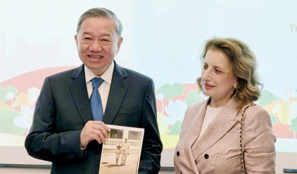 Công nghệ nắm tay qua 67 năm hành trình