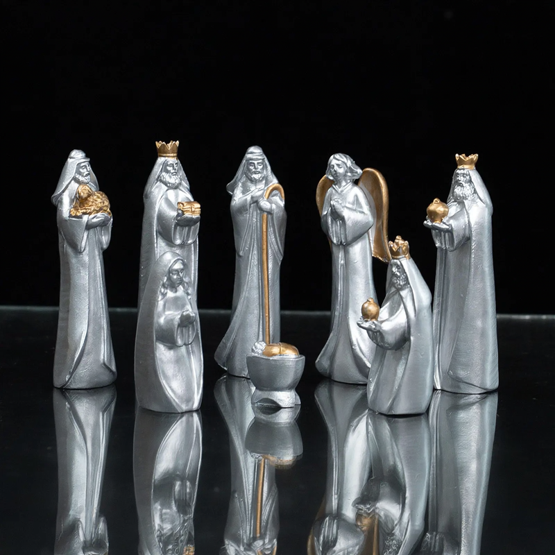 Weihnachtliche Krippenfiguren-Set aus Kunstharz