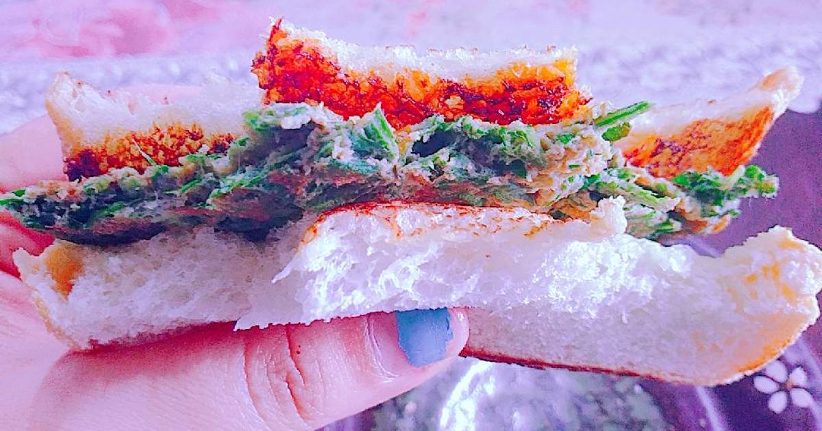 Bánh mỳ trứng lá ngải