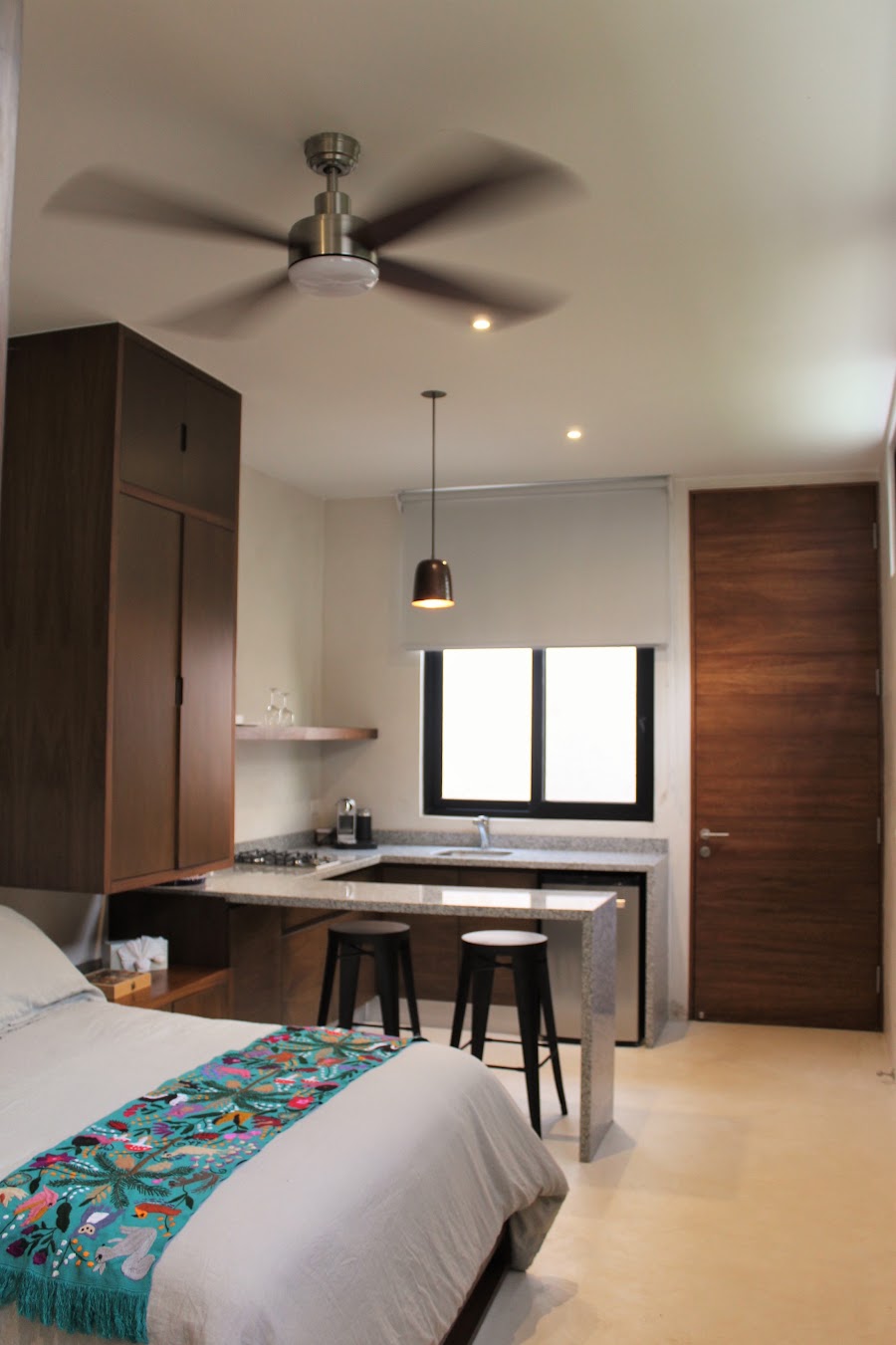 Kitchen and breakfast bar