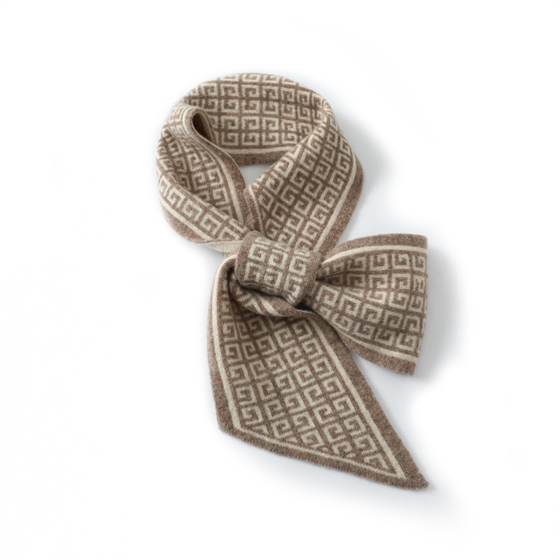 Women's knitted scarf made of 100% merino wool, 14x140 cm