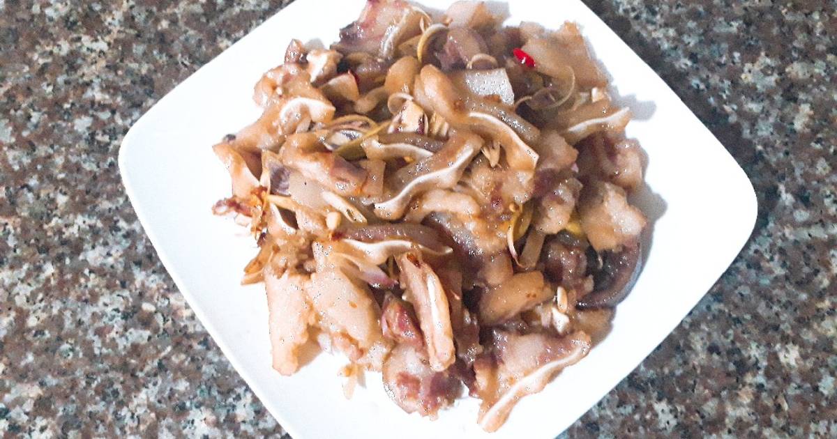 Tai heo xào xả ớt