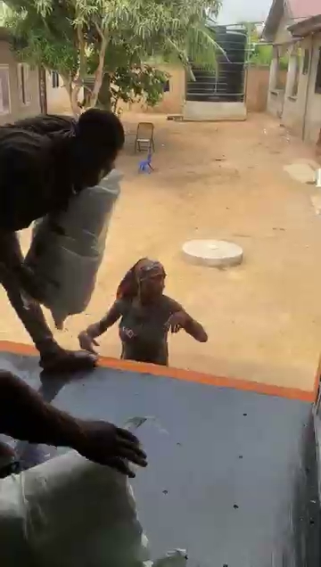 Gari and cassava flour container loading