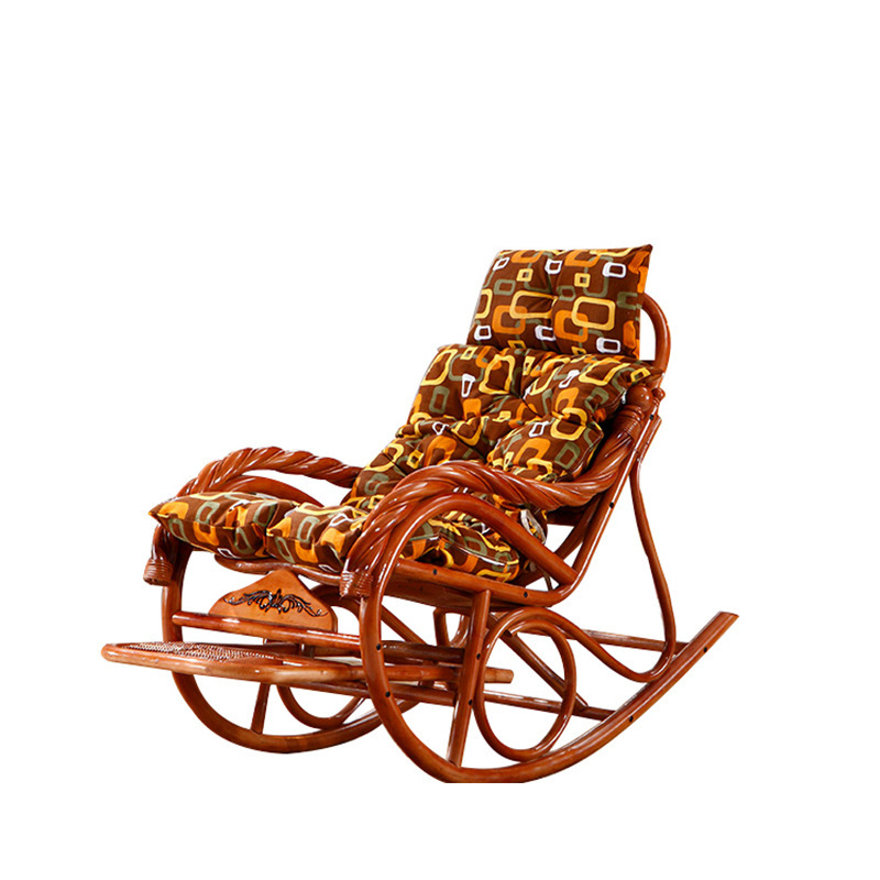 Schaukelstuhl aus Rattan, Landhausstil