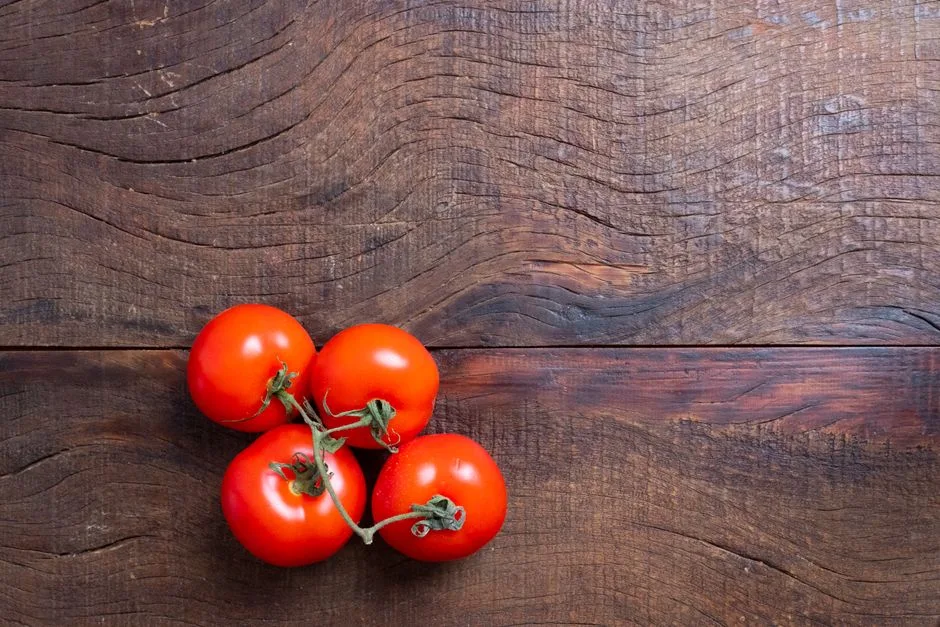 Descubra como o consumo diário de tomate reduz a gordura no fígado sem necessidade de perda de peso.