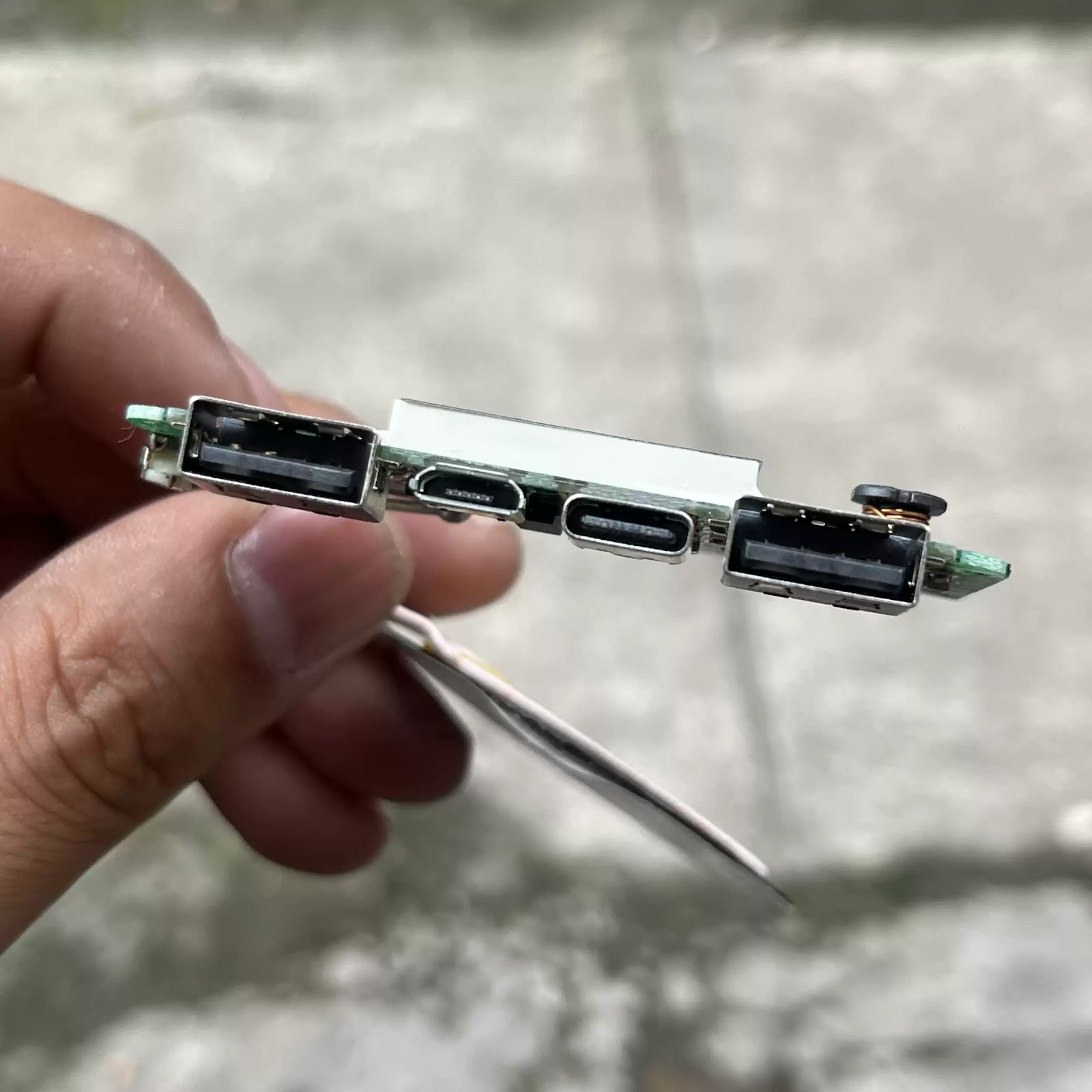 Digital display wireless charging module, 5V 2.4A, dual USB output