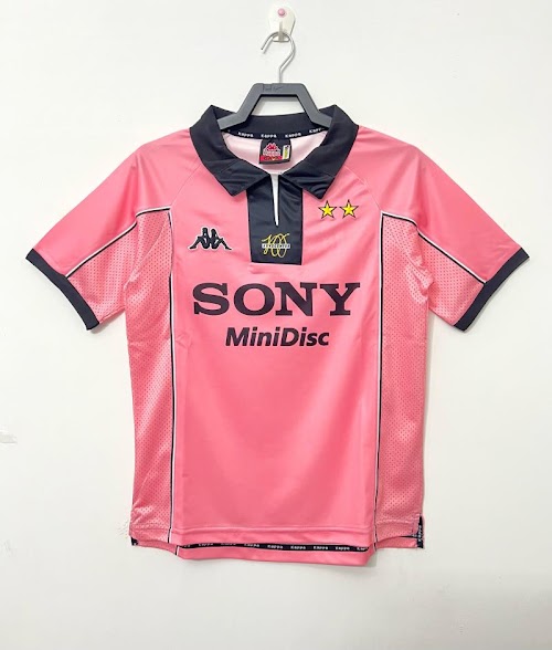 Equipación de visitante de la Juventus 1997-98.jpeg