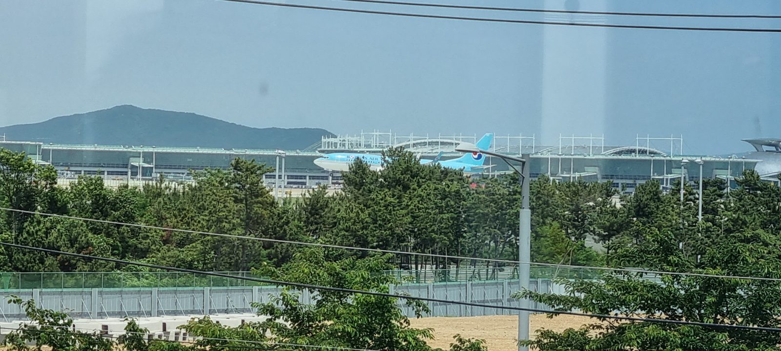스타파이브 창가에서 본 비행기뷰