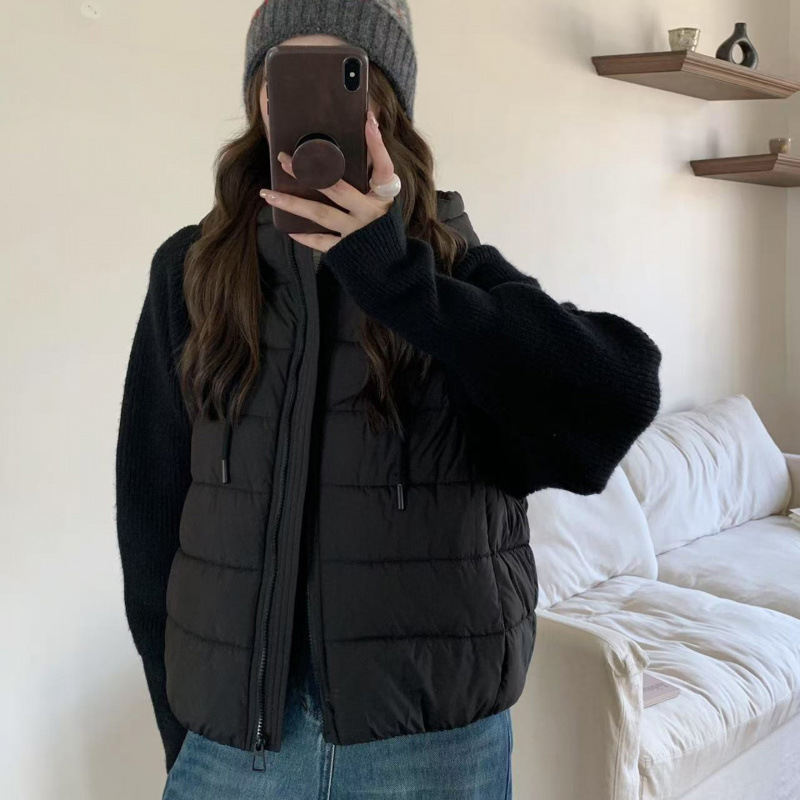 Light women's padded jacket with hood