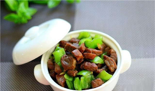 Thịt Bò Xào Ớt Chuông Xanh