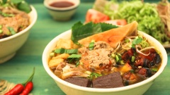 Món bún riêu cua ốc không còn quá xa lạ với mọi người, tuy nguyên liệu trông nhiều nhưng cách làm không quá phức tạp. Cuối tuần hãy vào bếp cùng Cooky, bỏ một chút thời gian là có một món mới cực kì hấp dẫn để chiêu đãi cả nhà, dù là dùng với bún hay nấu với ít nước để ăn kèm cơm đều ngon.