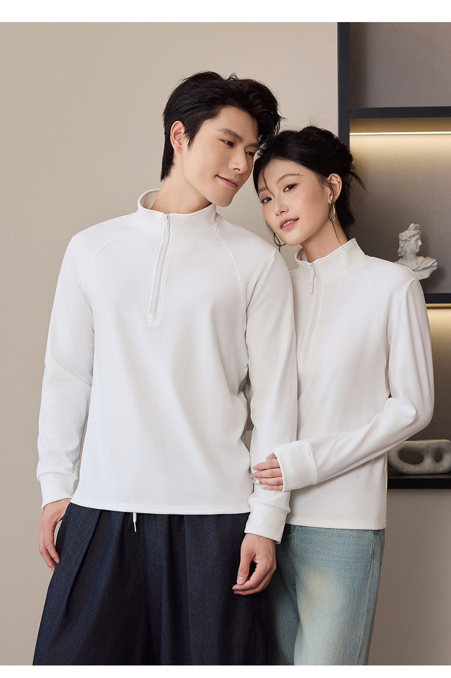 Unisex sweatshirt with zipper and fleece lining