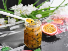 Cho mứt chanh dây thơm ngon vào các hũ thủy tinh đã làm sạch, bảo quản trong tủ lạnh dùng dần trong thời gian dài. Mứt chanh dây có nhiều công dụng tốt cho sức khỏe. Bạn có thể dùng ăn kèm bánh mì sandwich hay pha chế thực uống giúp tăng sức đề kháng cho những ngày lạnh đầu năm nhé!
