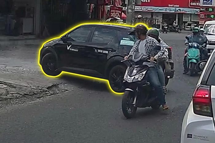 Ô tô lùi xe mất kiểm soát, xoay tròn giữa đường phố - Báo Xây Dựng