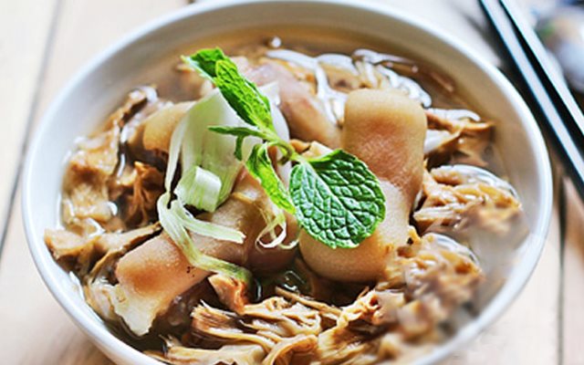 Canh Măng Khô Móng Giò