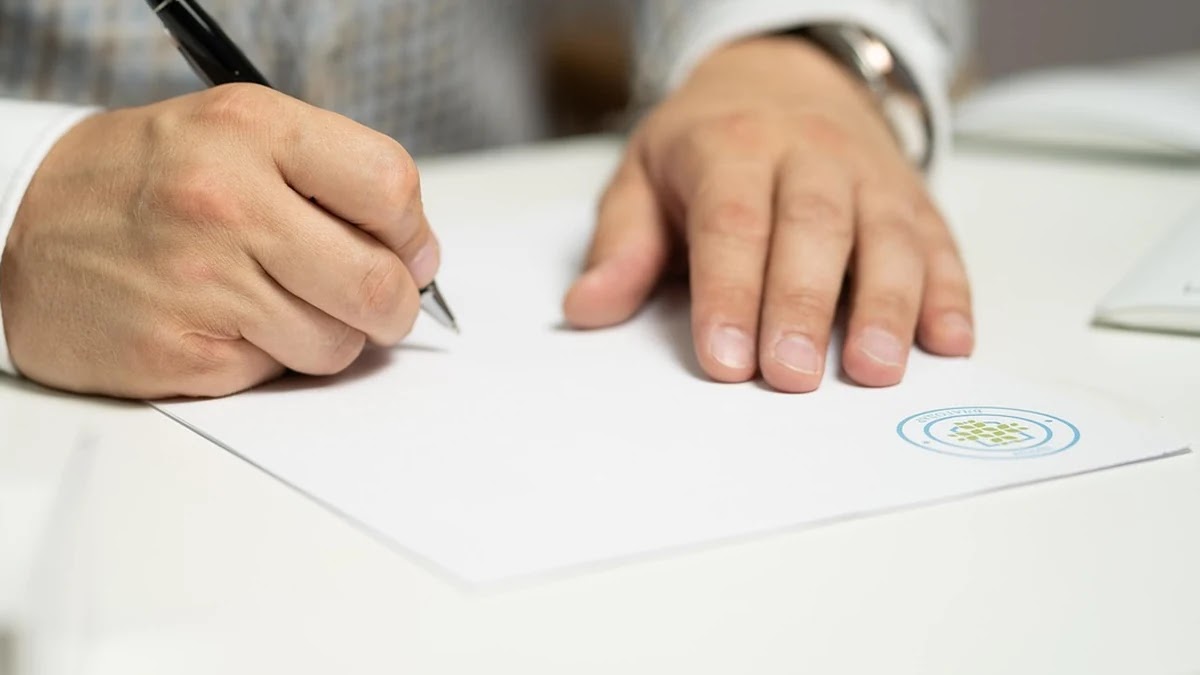 알바 계약서 작성 시 반드시 포함해야 할 필수 조항