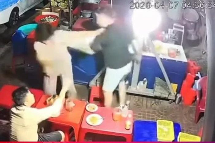 Công an vào cuộc vụ cụ bà bị thanh niên hành hung trong quán ăn - Báo Hà Tĩnh