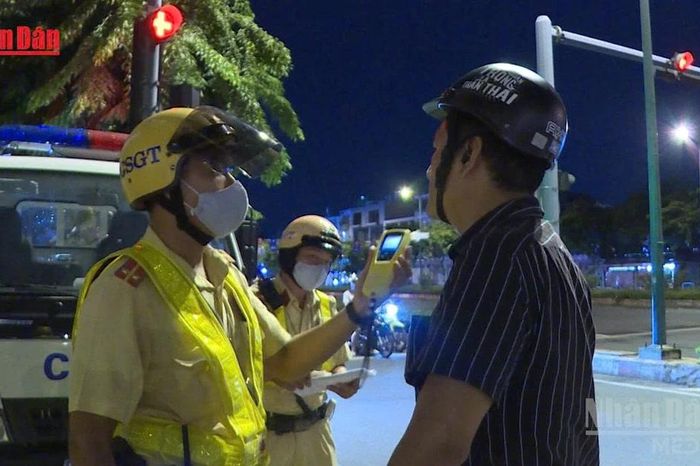 [Video] Hơn 340.000 tài xế vi phạm nồng độ cồn trong 5 tháng - Báo Nhân Dân