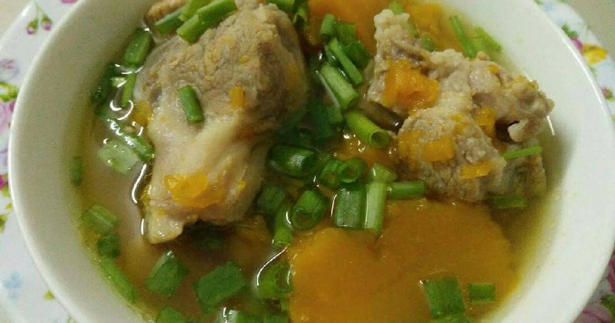 Canh xương hầm bí đỏ