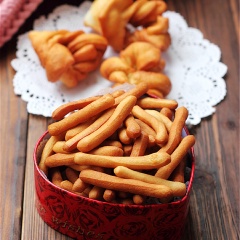 Quẩy chiên để thật nguội sau đó bảo quản trong hũ thủy tinh đậy kín sẽ để được giòn rất lâu đấy!