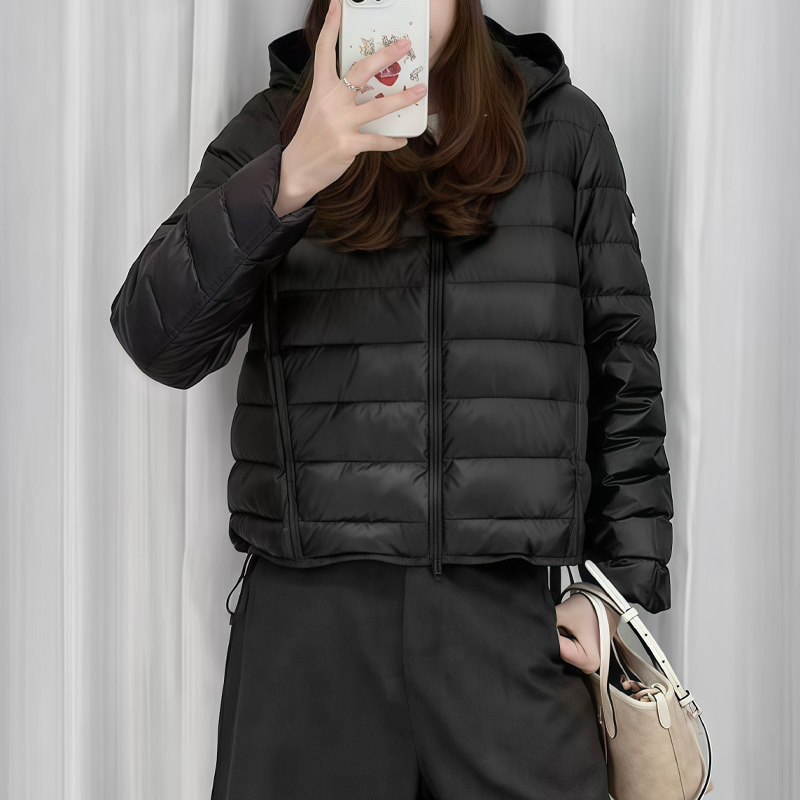 Lightweight down jacket with hood, 90% goose down