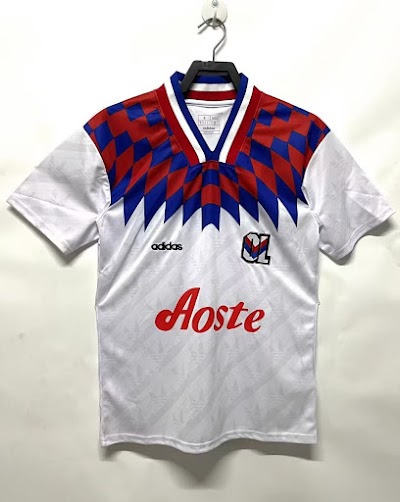 Retro 1995-96 Olympique Lyonnais Local @lumorasport.jpeg