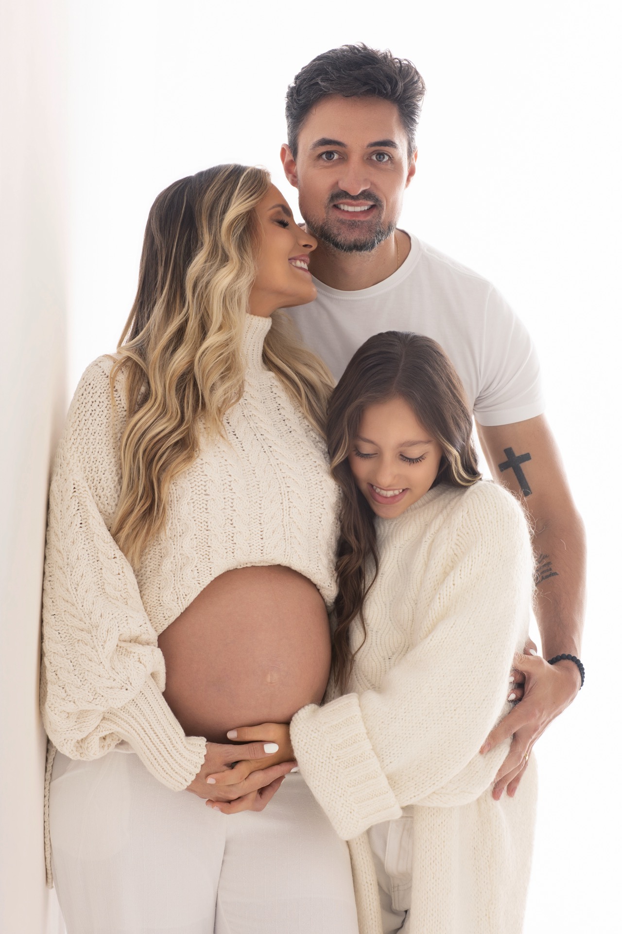 Camila Eccel com fam�lia em retrato de gestante no Tacca Est�dio.