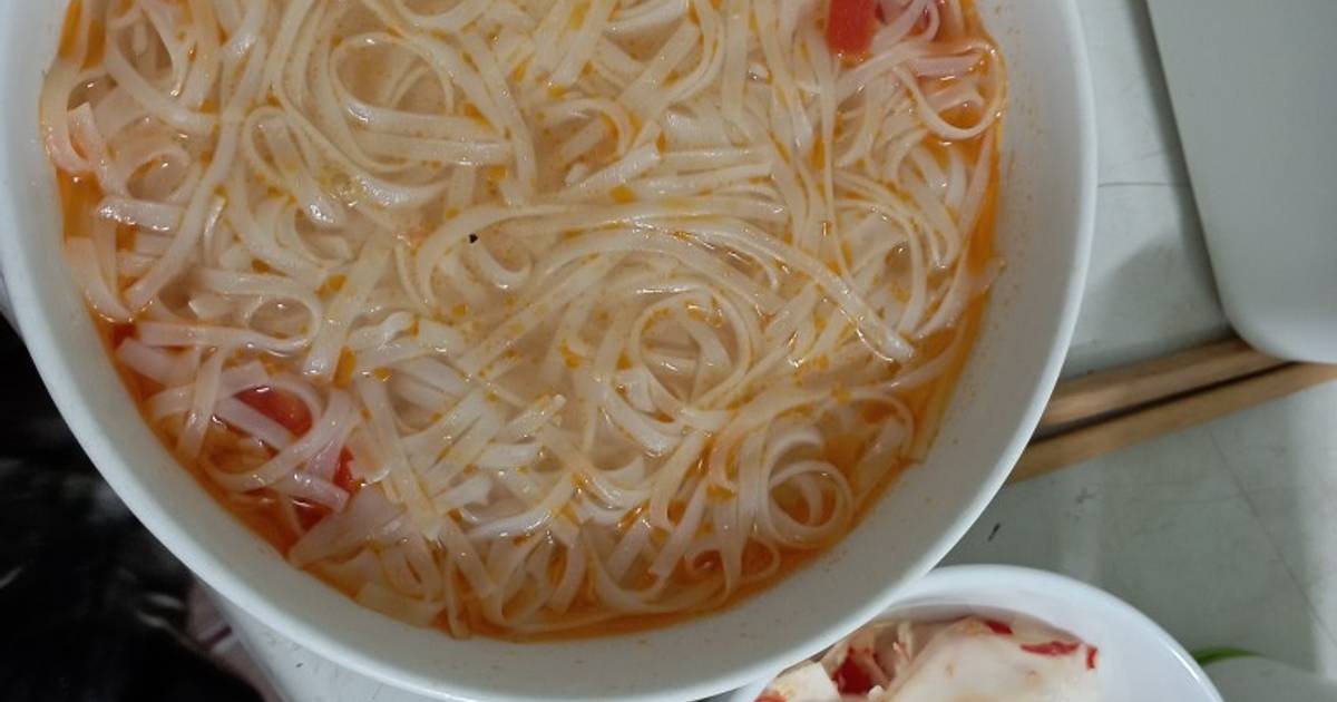 Mì chũ nấu cà chua