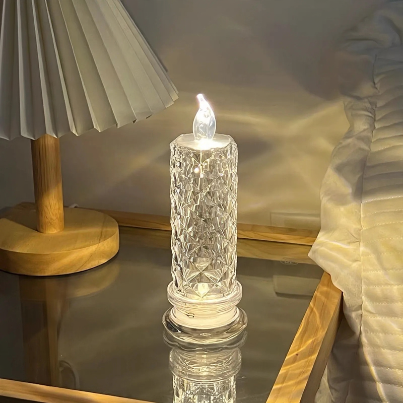 LED-Echtwachs-Optik Kerze mit Rosen-Lichteffekt