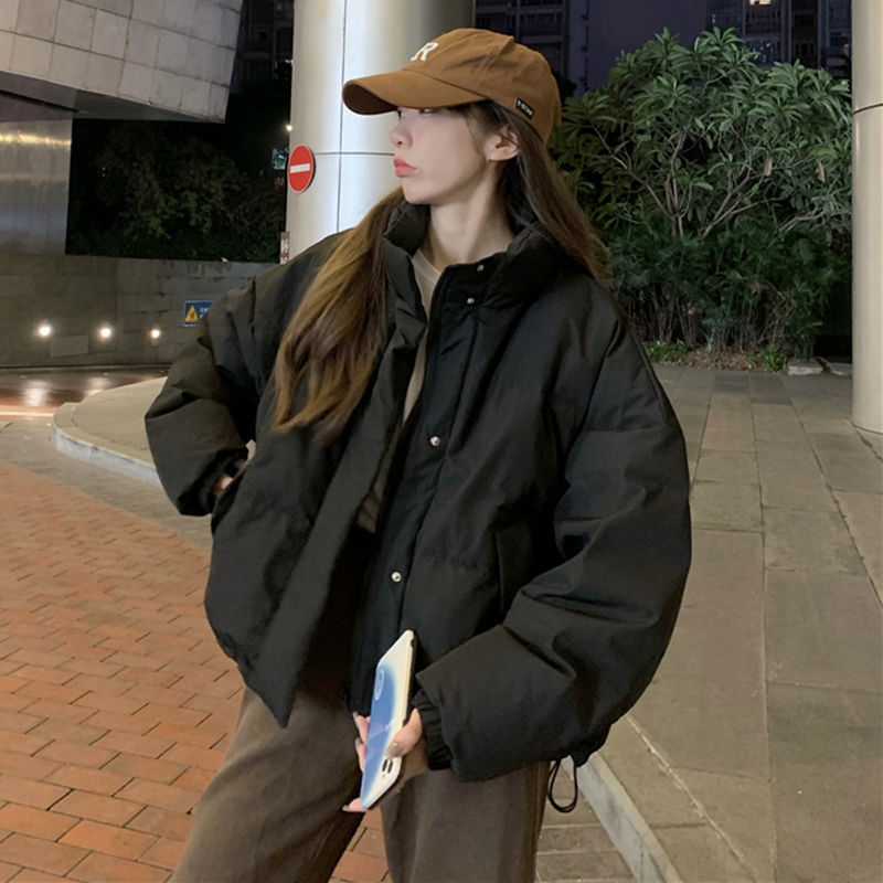 Short, padded women's jacket, loose fit