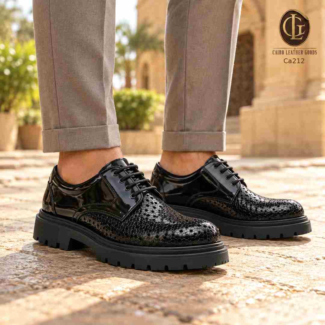 Ca212 03 Ca212 black lifestyle.jpg