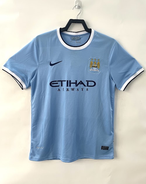Equipación local del Manchester City 2013-14.jpeg