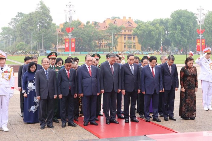 Lãnh đạo Đảng, Nhà nước vào Lăng viếng Chủ tịch Hồ Chí Minh - Đài Phát thanh và truyền hình Hà Nội