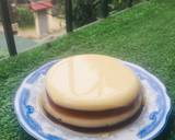 Đánh tan pho mai + sữa. Bắc lên bếp đun nóng. Quấy đều lòng đỏ trứng rồi đổ ít một hỗn hợp phomai sữa vào bát trứng, quấy nhẹ tay, cứ vậy cho tới hết.