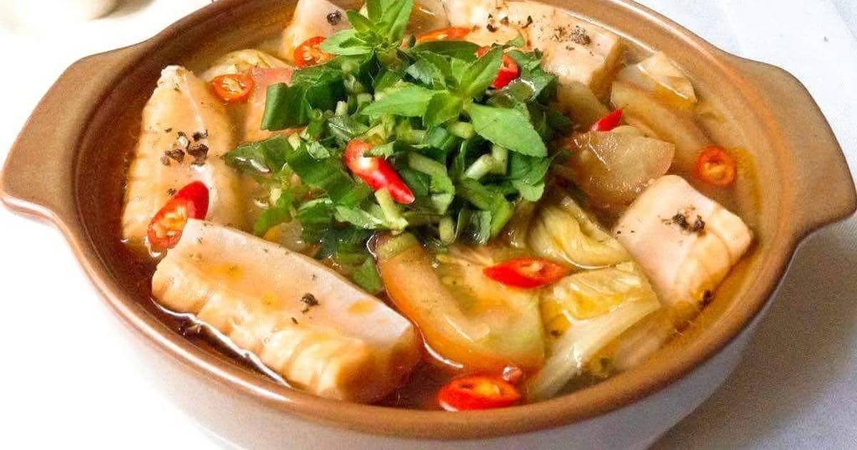 Canh cải chua nấu với lườn cá hồi