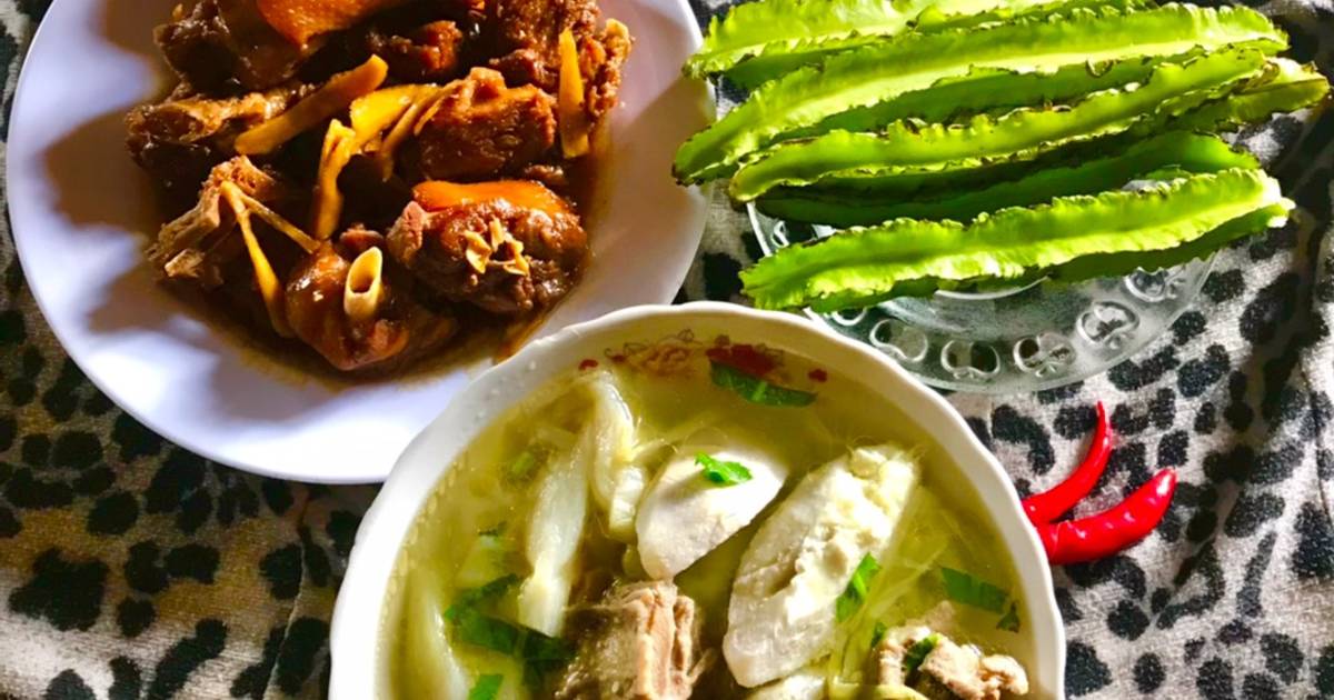 Mâm cơm gia đình vịt kho gừng sả,canh bẹ môn nấu vịt, đậu rồng chấm kèm