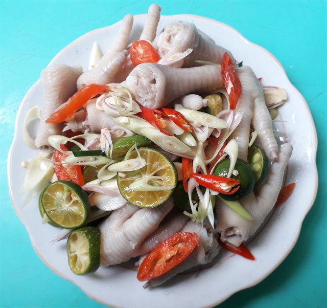 Chân Gà Ngâm Sả Tắc Chua Cay