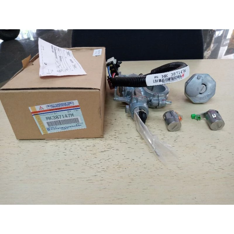 Kunci Kontak Set Canter/Colt Diesel Original MK387147M untuk Keamanan Kendaraan