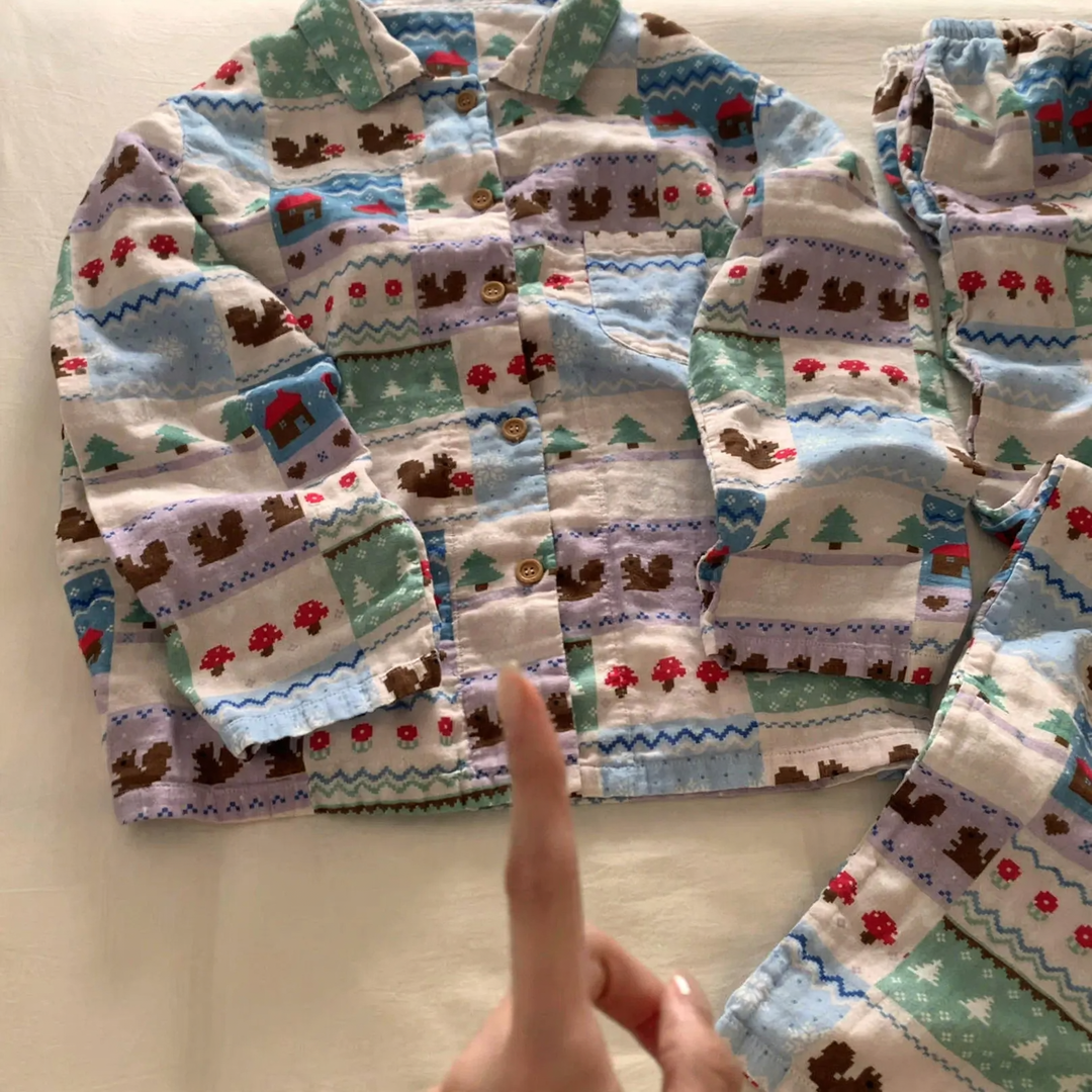 Women’s pajama set, long-sleeved, with cabin print