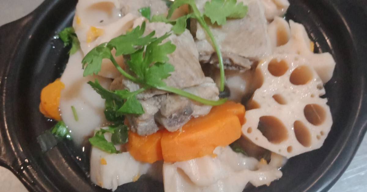 Canh sườn non hầm củ sen