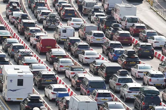 Châu Âu khuyến nghị người dân giảm đi lại để tiết kiệm năng lượng - Báo Nhân Dân