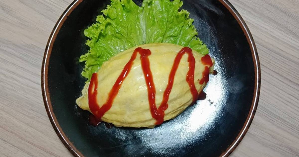 Omurice - cơm chiên bọc trứng kiểu nhật