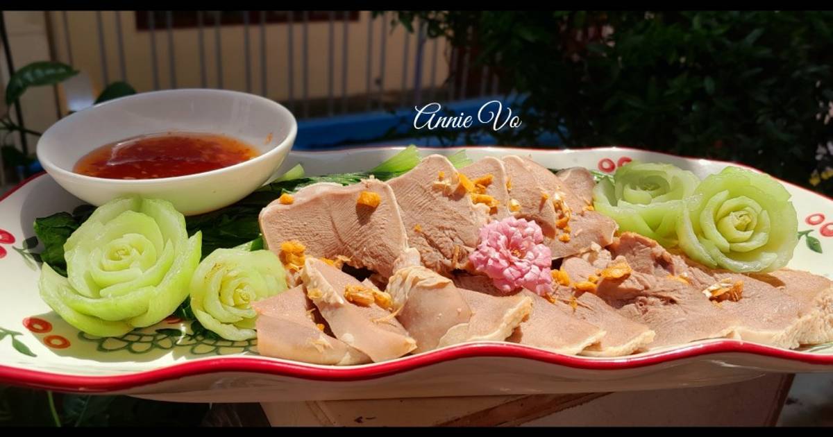 Lưỡi heo luộc chấm mắm gừng