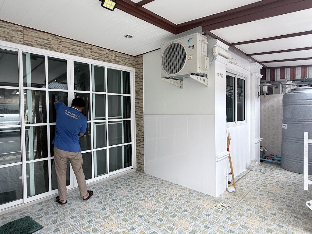 หมู่บ้านร่มเกล้า · วิชิต 2